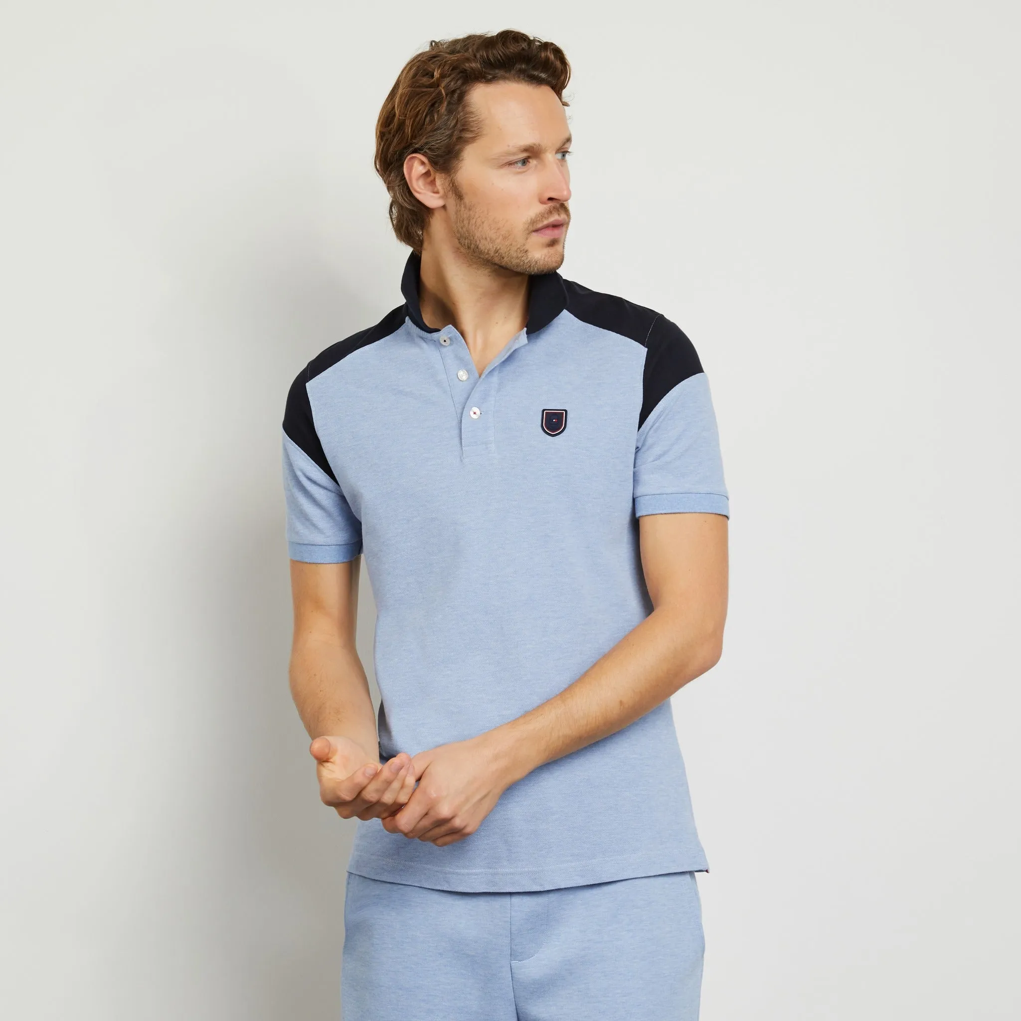 Polo color-block bleu clair