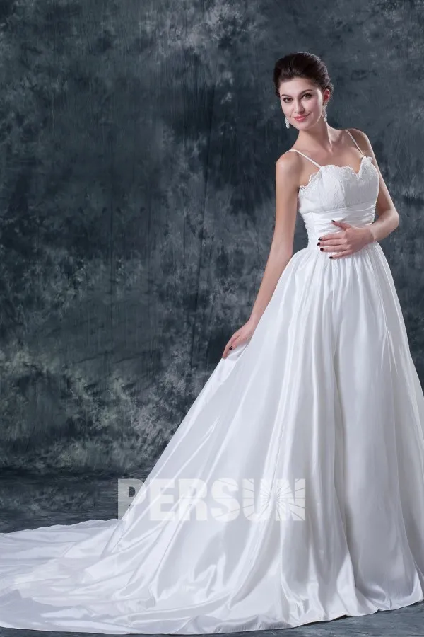 Robe de mariée princesse en taffetas Ligne A avec bretelle fine